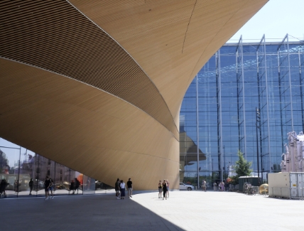 ③Oodi（ヘルシンキ中央図書館）